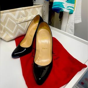 CHRISTIAN LOUBOUTIN Patent Decollete 868 100 Pumps